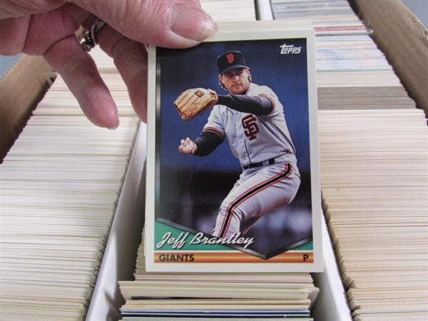 LARGE 3 ROW BOX OF BASEBALL CARDS - MIXED YEARS & BRANDS