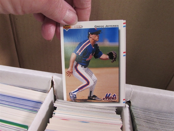 LARGE 3 ROW BOX OF BASEBALL CARDS - MIXED YEARS & BRANDS