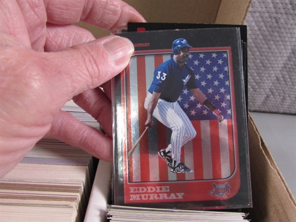 LARGE 3 ROW BOX OF BASEBALL CARDS - MIXED YEARS & BRANDS