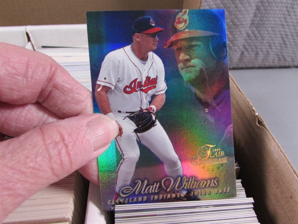 LARGE 3 ROW BOX OF BASEBALL CARDS - MIXED YEARS & BRANDS