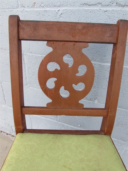 VINTAGE HIGH CHAIR