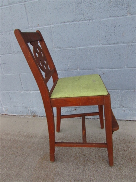 VINTAGE HIGH CHAIR