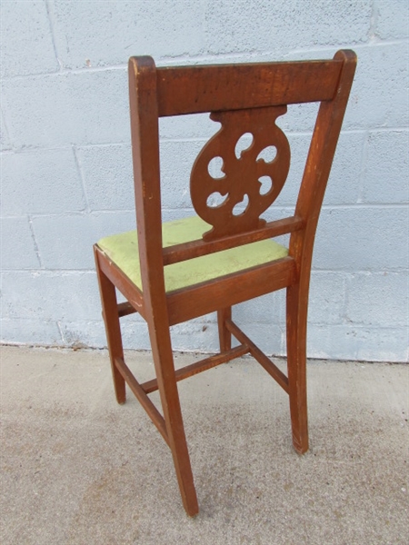 VINTAGE HIGH CHAIR
