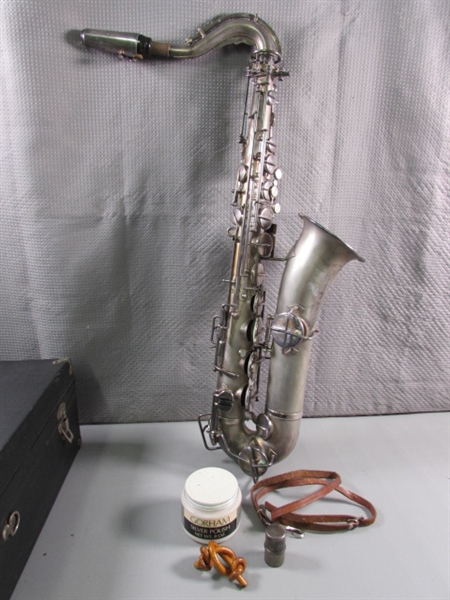 VINTAGE/ANTIQUE BUESCHER SILVER PLATED SAXOPHONE IN CASE