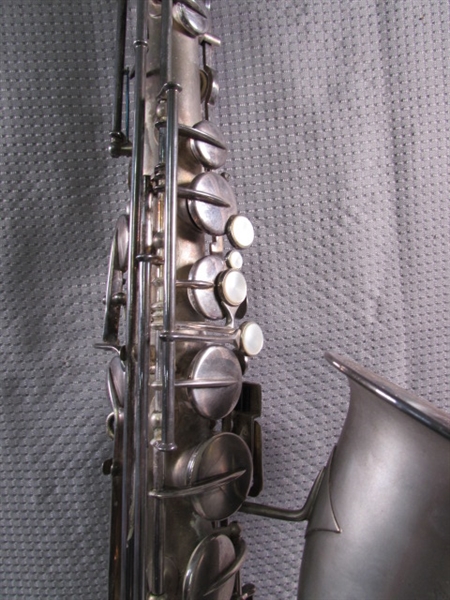 VINTAGE/ANTIQUE BUESCHER SILVER PLATED SAXOPHONE IN CASE
