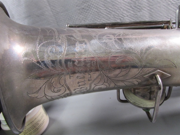 VINTAGE/ANTIQUE BUESCHER SILVER PLATED SAXOPHONE IN CASE
