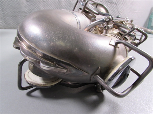 VINTAGE/ANTIQUE BUESCHER SILVER PLATED SAXOPHONE IN CASE