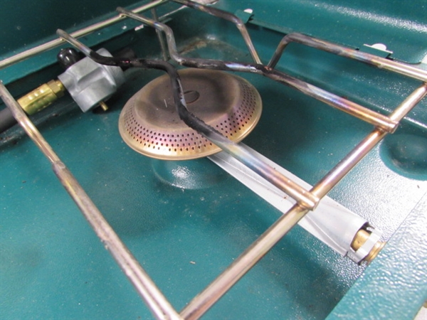 CENTURY PRESSURE REGULATED PROPANE CAMP STOVE