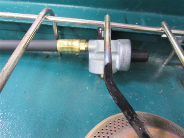 CENTURY PRESSURE REGULATED PROPANE CAMP STOVE