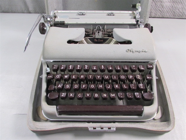 VINTAGE OLYMPIA PORTABLE TYPEWRITER IN CARRY CASE