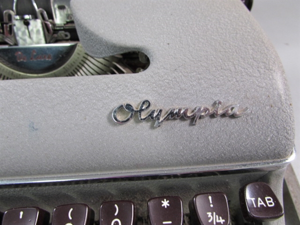 VINTAGE OLYMPIA PORTABLE TYPEWRITER IN CARRY CASE