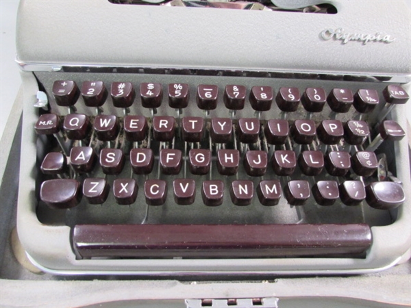VINTAGE OLYMPIA PORTABLE TYPEWRITER IN CARRY CASE