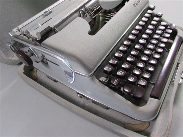 VINTAGE OLYMPIA PORTABLE TYPEWRITER IN CARRY CASE