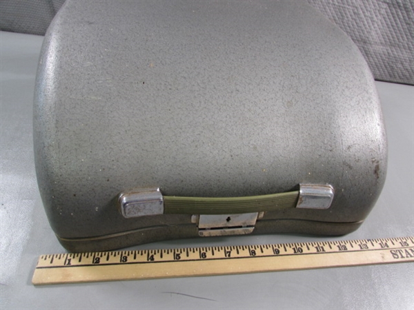 VINTAGE OLYMPIA PORTABLE TYPEWRITER IN CARRY CASE