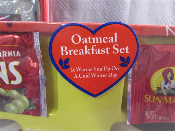 COCA-COLA & QUAKER OATS GIFT SETS - EXPIRED