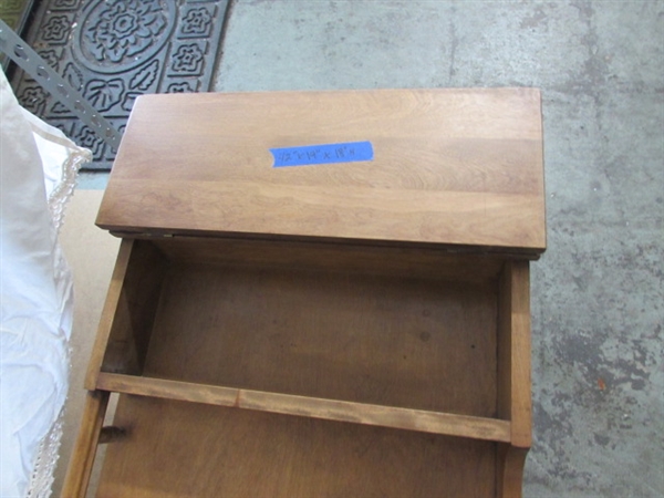 COLONIAL STYLE COFFEE TABLE WITH SIDE STORAGE