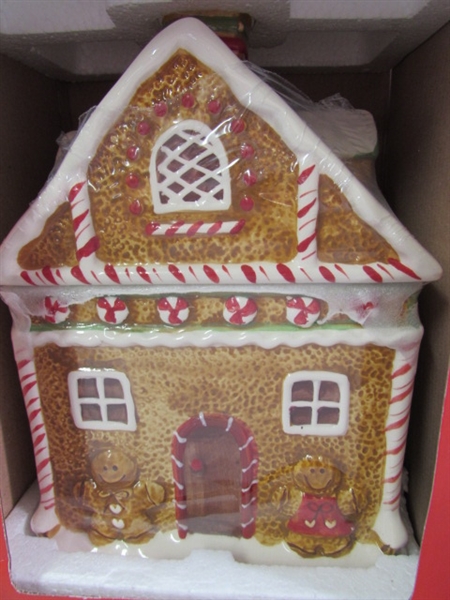 2 NEW HOLIDAY COOKIE JARS