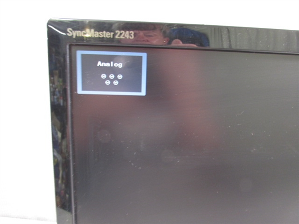 22 SAMSUNG MONITOR
