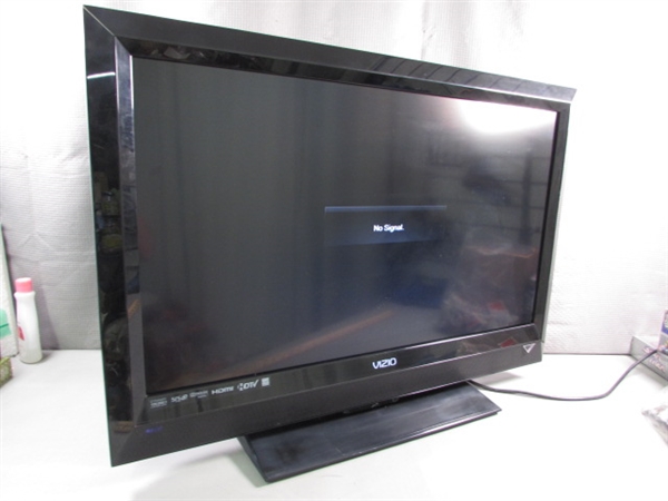 32 VIZIO FLAT SCREEN TV