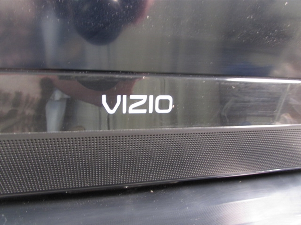32 VIZIO FLAT SCREEN TV