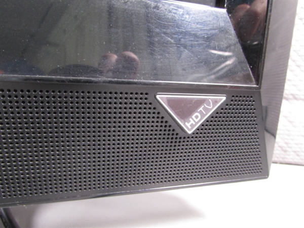 32 VIZIO FLAT SCREEN TV