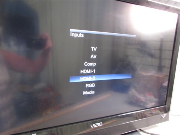 32 VIZIO FLAT SCREEN TV
