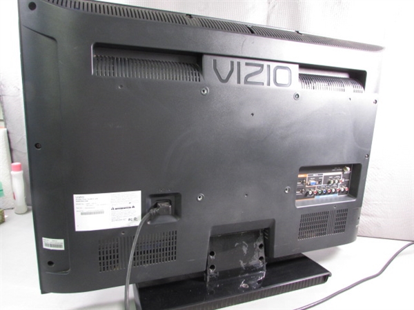 32 VIZIO FLAT SCREEN TV