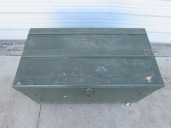 LARGE HEAVY DUTY WOODEN TRUNK ON CASTORS (MISSING 1 WHEEL)