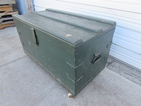 LARGE HEAVY DUTY WOODEN TRUNK ON CASTORS (MISSING 1 WHEEL)