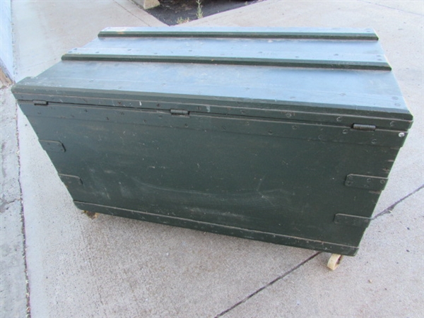 LARGE HEAVY DUTY WOODEN TRUNK ON CASTORS (MISSING 1 WHEEL)