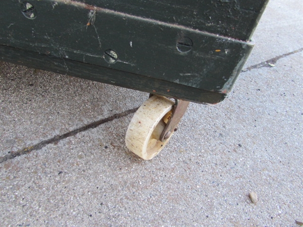 LARGE HEAVY DUTY WOODEN TRUNK ON CASTORS (MISSING 1 WHEEL)