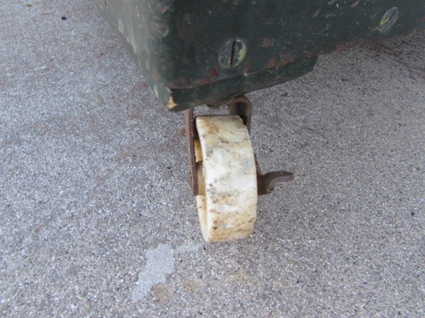 LARGE HEAVY DUTY WOODEN TRUNK ON CASTORS (MISSING 1 WHEEL)