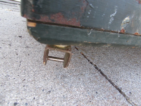 LARGE HEAVY DUTY WOODEN TRUNK ON CASTORS (MISSING 1 WHEEL)