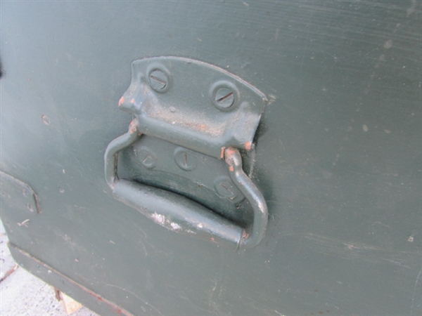 LARGE HEAVY DUTY WOODEN TRUNK ON CASTORS (MISSING 1 WHEEL)
