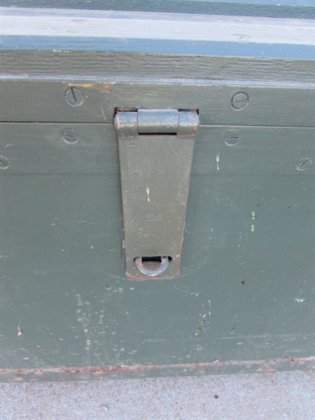 LARGE HEAVY DUTY WOODEN TRUNK ON CASTORS (MISSING 1 WHEEL)