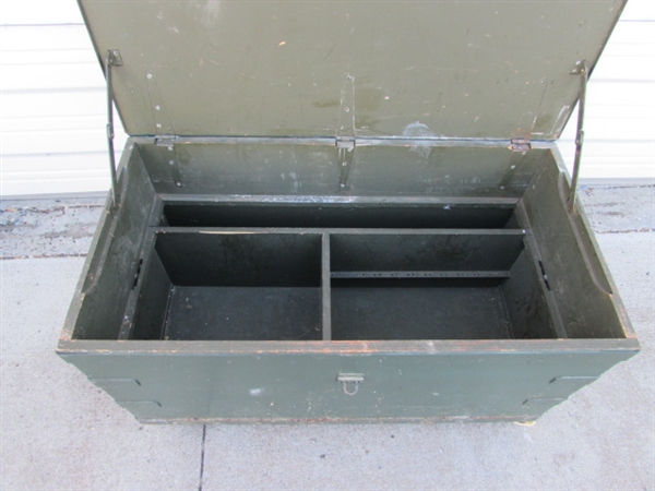 LARGE HEAVY DUTY WOODEN TRUNK ON CASTORS (MISSING 1 WHEEL)