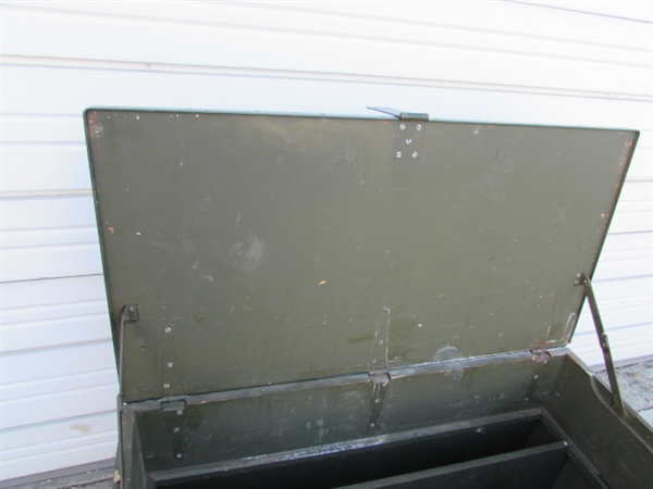 LARGE HEAVY DUTY WOODEN TRUNK ON CASTORS (MISSING 1 WHEEL)