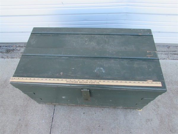 LARGE HEAVY DUTY WOODEN TRUNK ON CASTORS (MISSING 1 WHEEL)