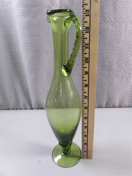 ART GLASS PITCHER/BUD VASE, PEARS, SQUASH & PRESSED GLASS SWAN CANDY DISH