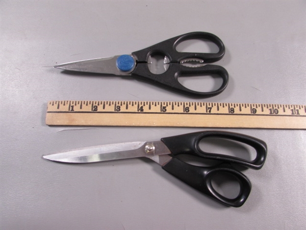 KITCHEN KNIVES, SHARPENER & CUTTING BOARDS