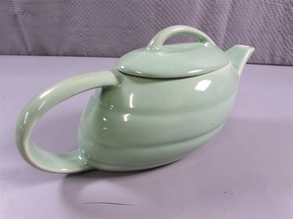 VINTAGE 'BAUER' ALADDIN TEAPOT - MINT GREEN