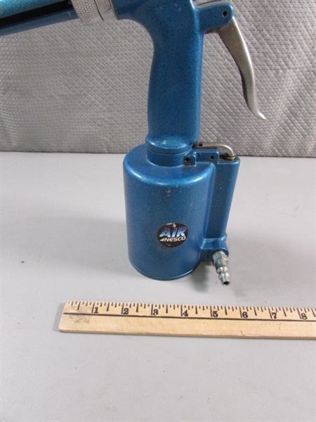 AIR POWERED HYDRAULIC RIVET GUN