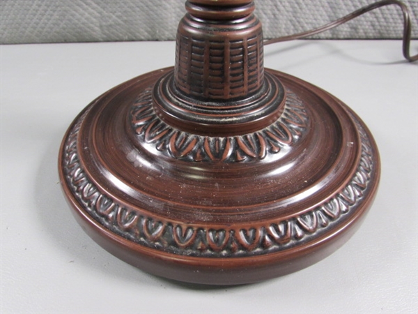 METAL TABLE LAMP W/GLASS SHADE