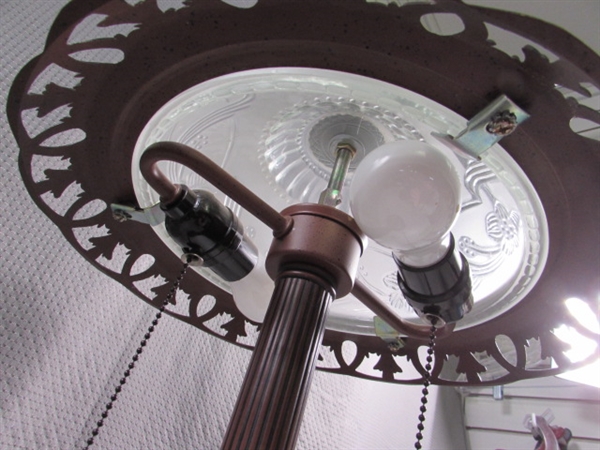 METAL TABLE LAMP W/GLASS SHADE