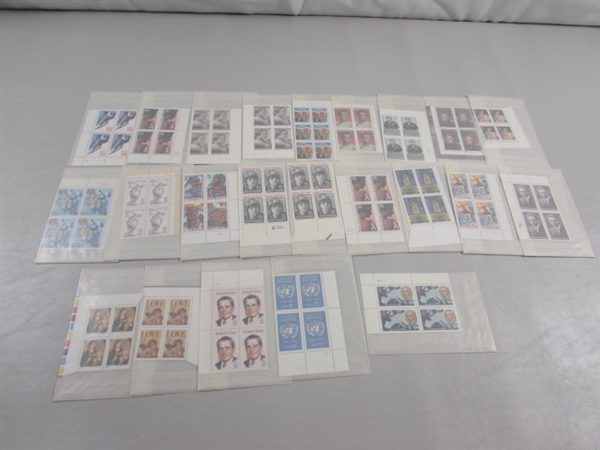 32 CENT US POSTAGE STAMP BLOCKS IN GLASSINE ENVELOPES-UNUSED