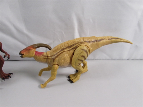 DINOSAUR TOYS & FIGURINES