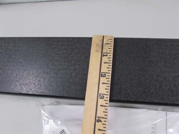 LG WIRELESS SOUNDBAR & SUBWOOFER W/REMOTE - POWERS ON