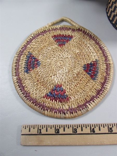 WOVEN BASKETS & TRIVET