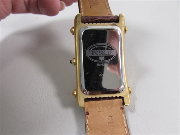 MEN'S UNTESTED WRIST WATCHES IN A VTG PLASTIC STORAGE BOX