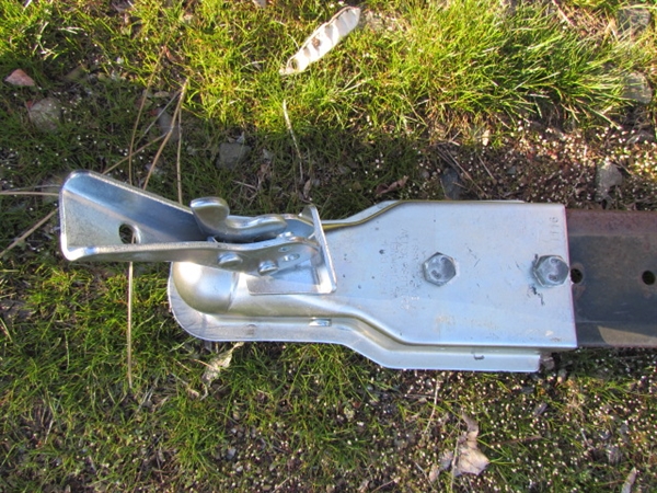 TOW-BEHIND DUMP CART FOR LAWN TRACTOR OR ATV W/1 7/8 BALL HITCH